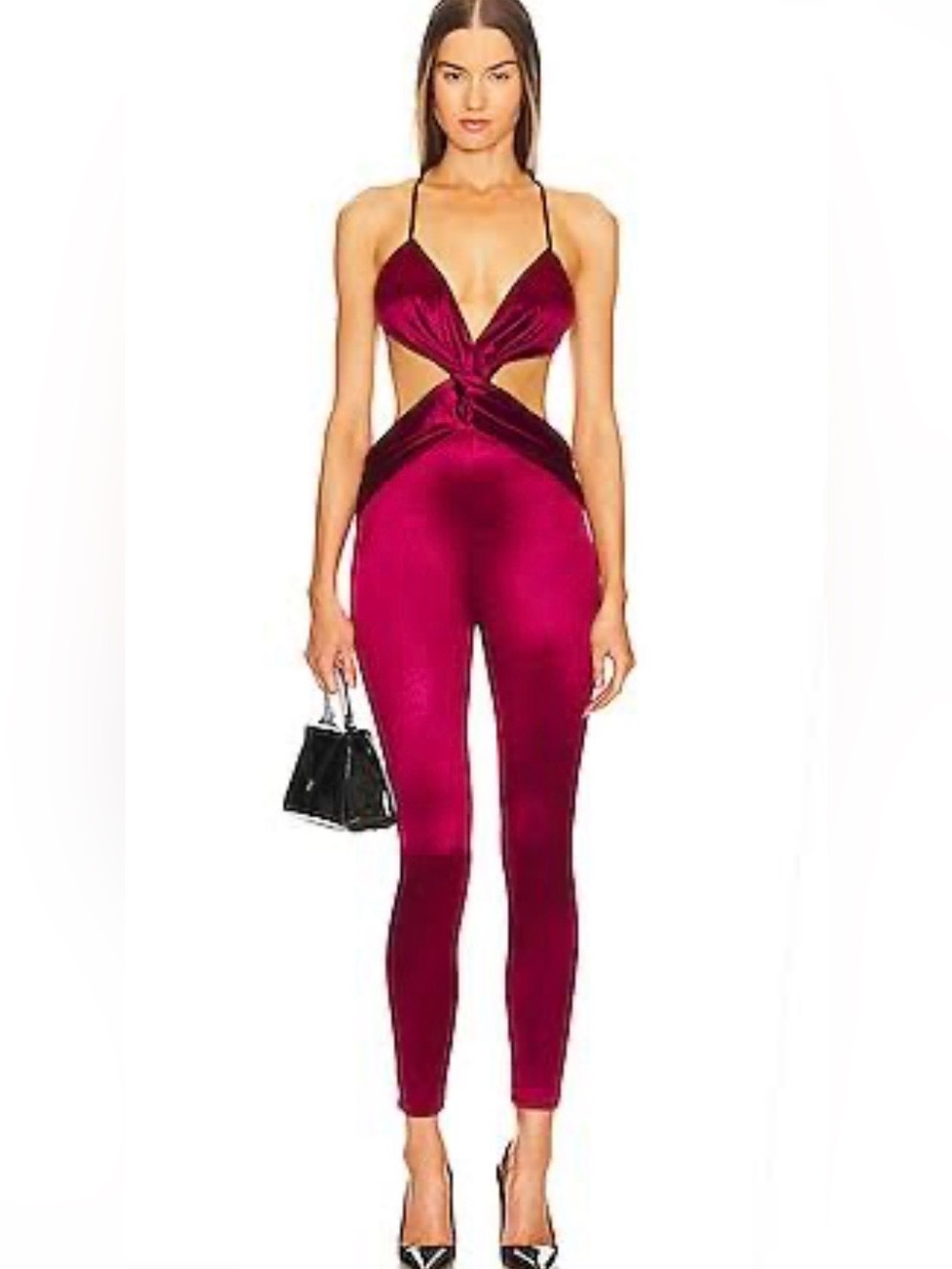 x REVOLVE Zlata Jumpsuit en Oxblood
MICHAEL COSTELLO